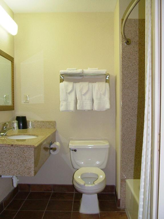 Budget Inn Monroe Δωμάτιο φωτογραφία
